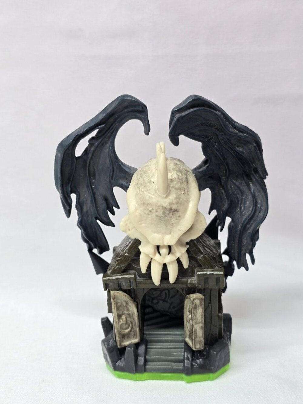 Skylanders Spyro's Adventure Darklight Crypt Activision 2011 Skull Cemetary tomb